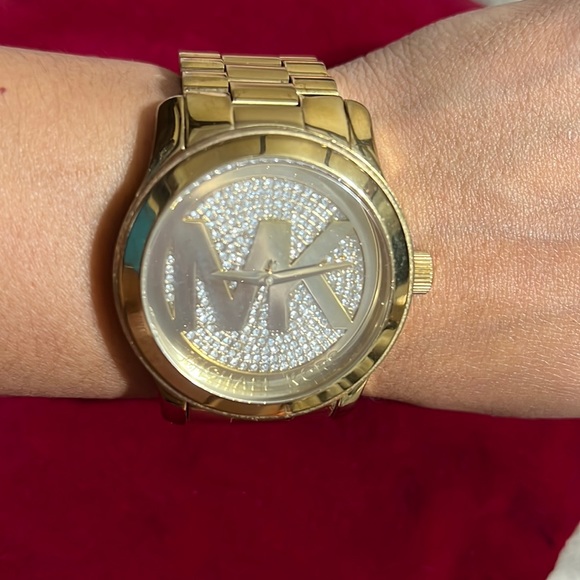 COPY - Michael Kors watch MK-5706 Gold Oversized Runway Gold Crystals - Picture 10 of 12